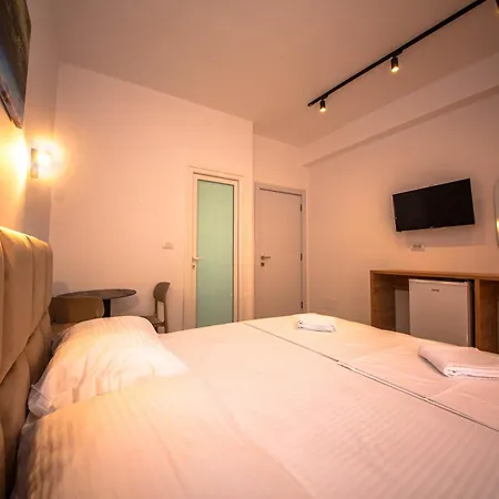 Hotel Perla Ksamil 2* Ksamil