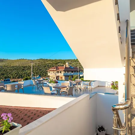 Guest house Hotel Perla Ksamil