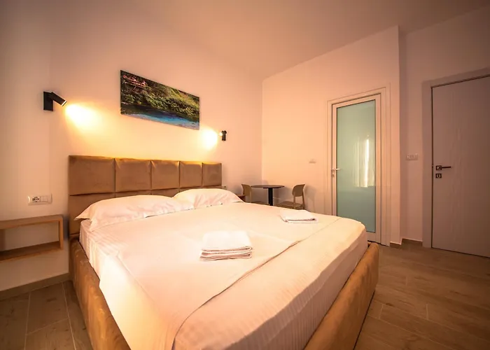 ゲストハウス Perla クサミル