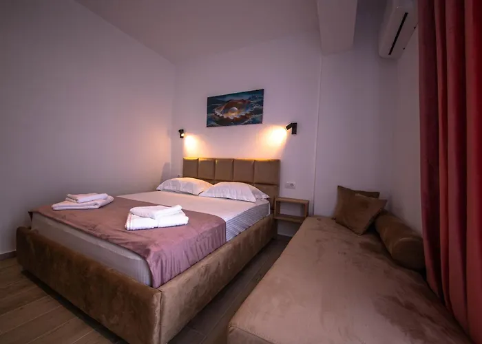 ゲストハウス Perla クサミル